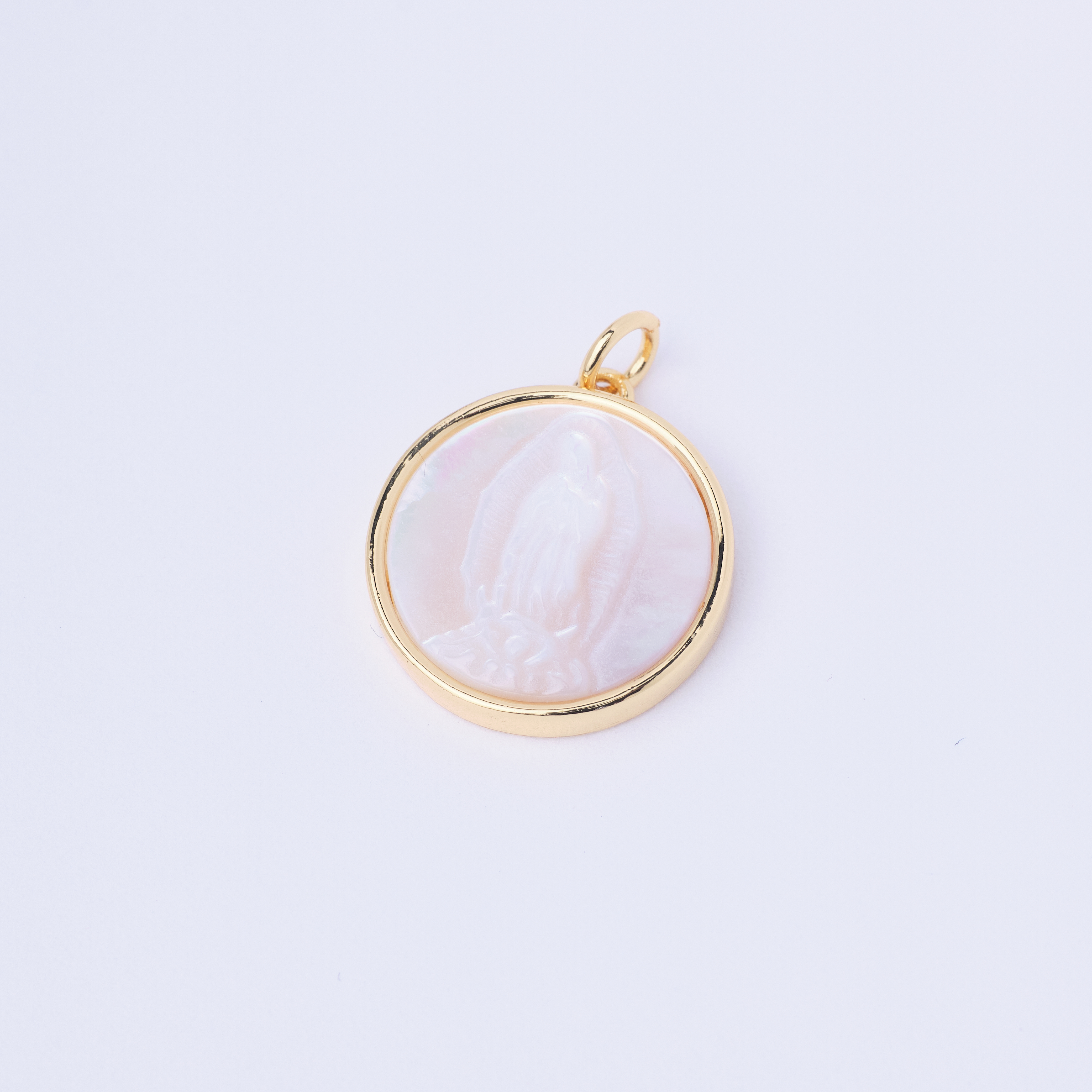 17802 Round Shell Bizel Guadalupe Pendant